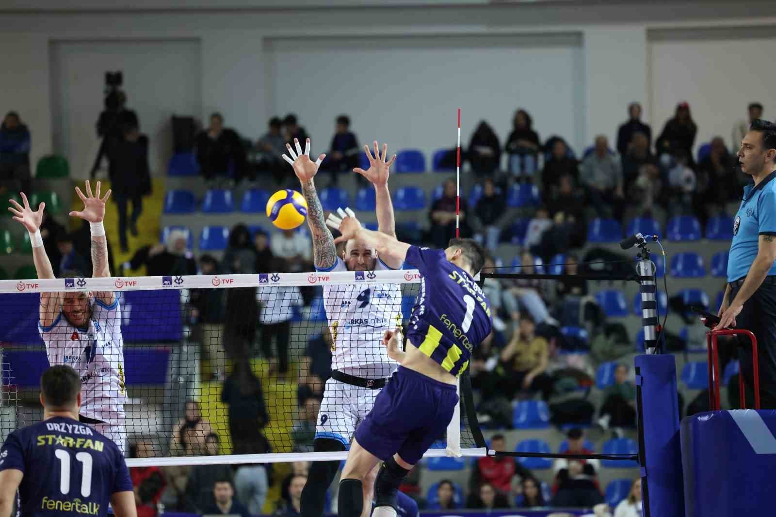 2025 Erkekler AXA Sigorta Kupa Voley: Fenerbahçe: 3 - Arkas Spor: 1