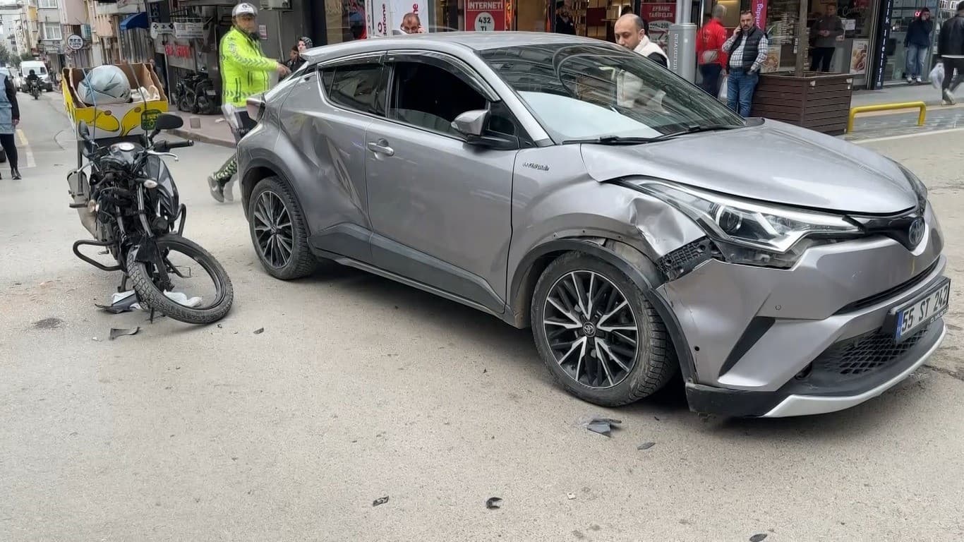 Müşteriye ait araçla kaza yapan otoparkçı, ehliyetsiz çıktı: Kaza anı kamerada