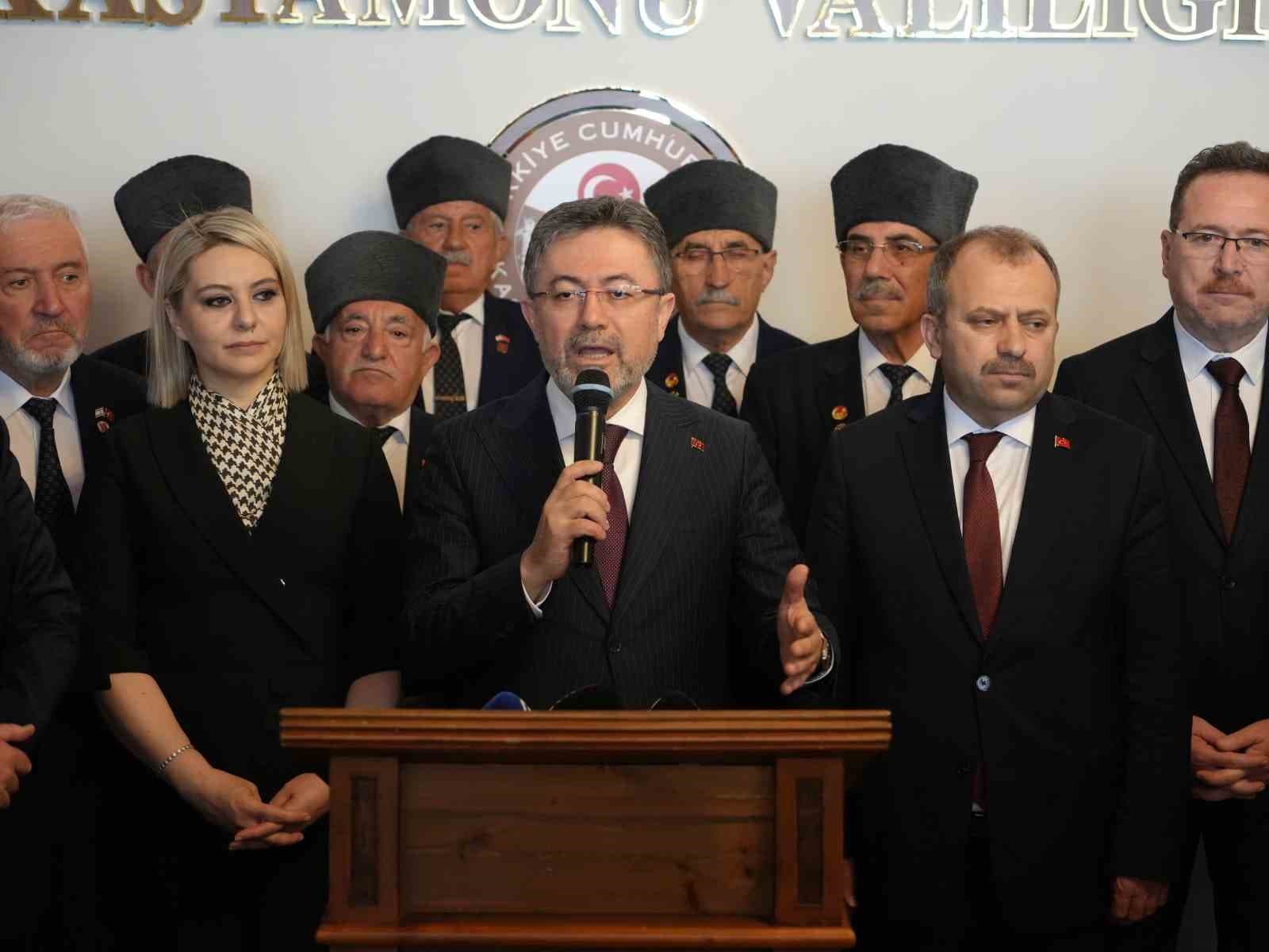 Bakan Yumaklı: "10 binlerce insanın katledilmesine şahitlik yapıyoruz"