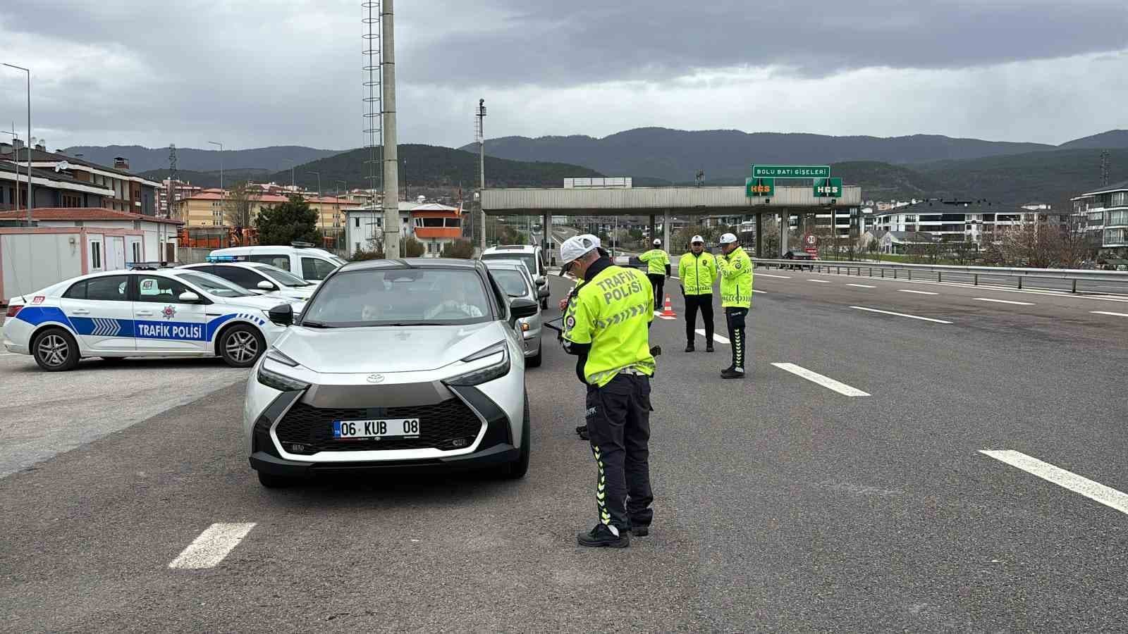 Yollarda bayram dönüşü hareketliliği: Polisler tek tek denetledi