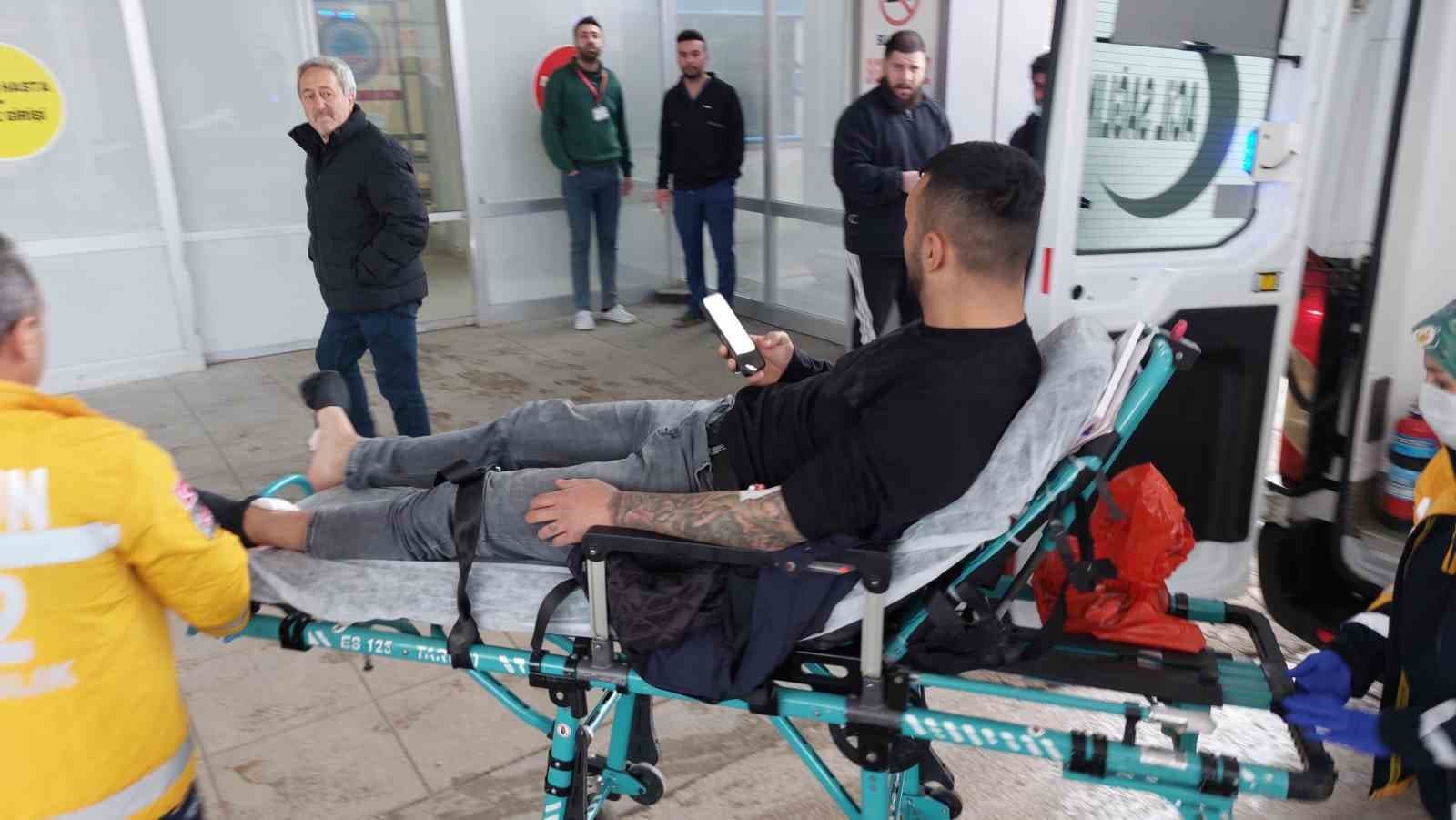 İşe gitmek için dolmuş beklerken silahlı saldırıda yaralandı