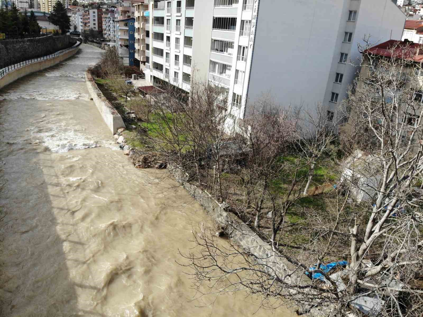 Harşit Çayı’nda yükselen su seviyesi vatandaşları tedirgin ediyor