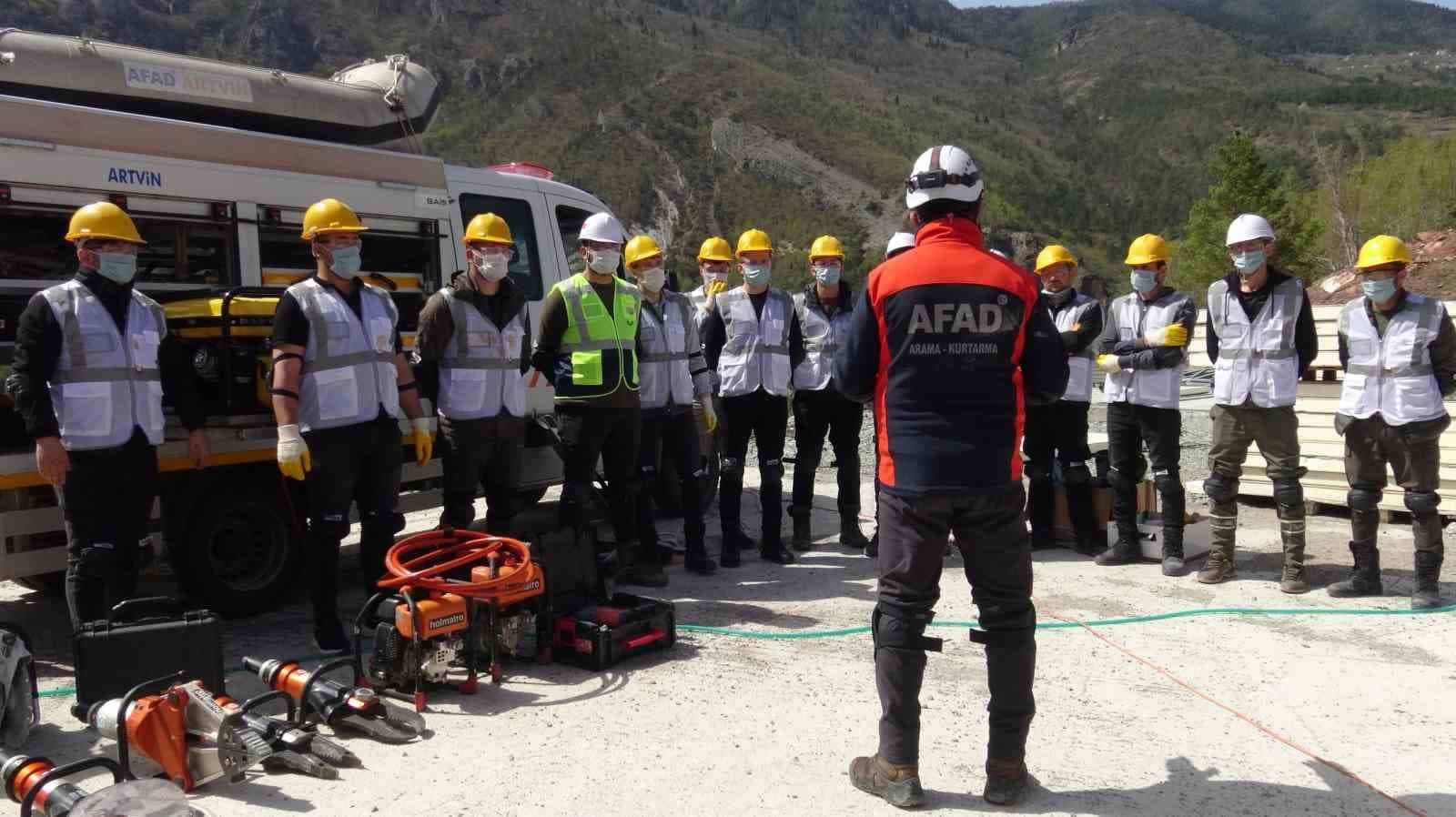 Artvin’de 237 Orman Bölge Müdürlüğü personeline arama kurtarma eğitimi