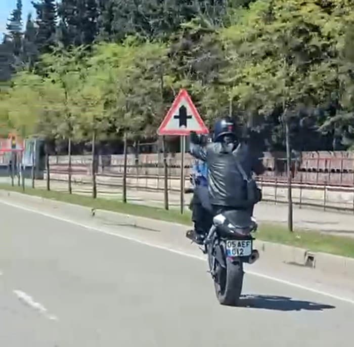 Ordu’da motosiklet ile trafikte şov yapan sürücüye ceza yağdı
