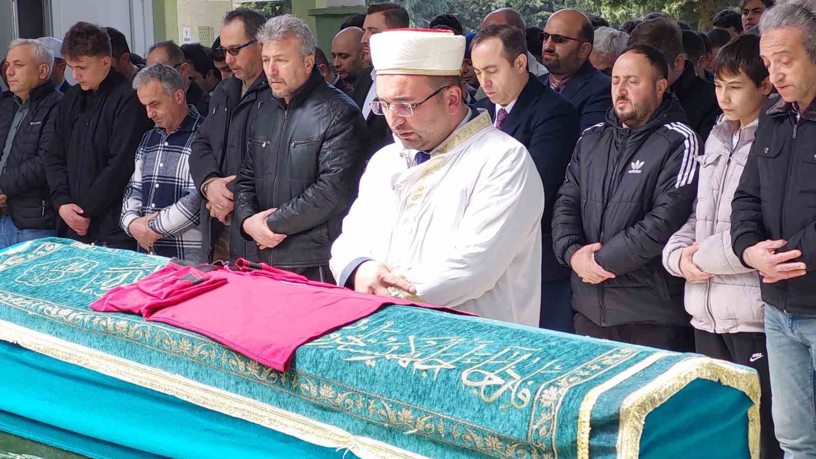 Staj yaptığı inşaatta düşerek hayatını kaybeden lise öğrencisi toprağa verildi