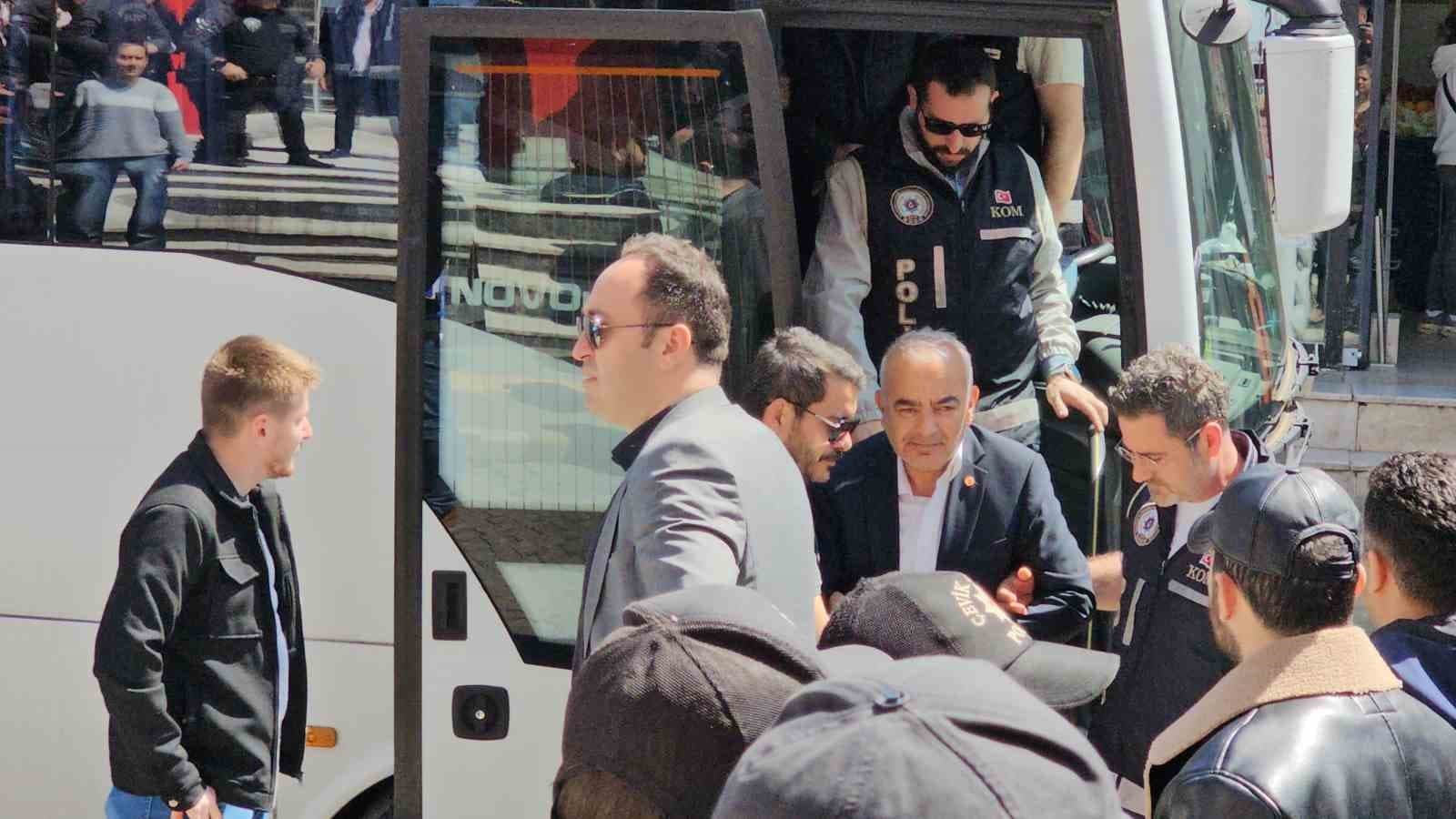 CHP’li eski belediye başkanı ’usülsüzlük’ soruşturmasında adliyede