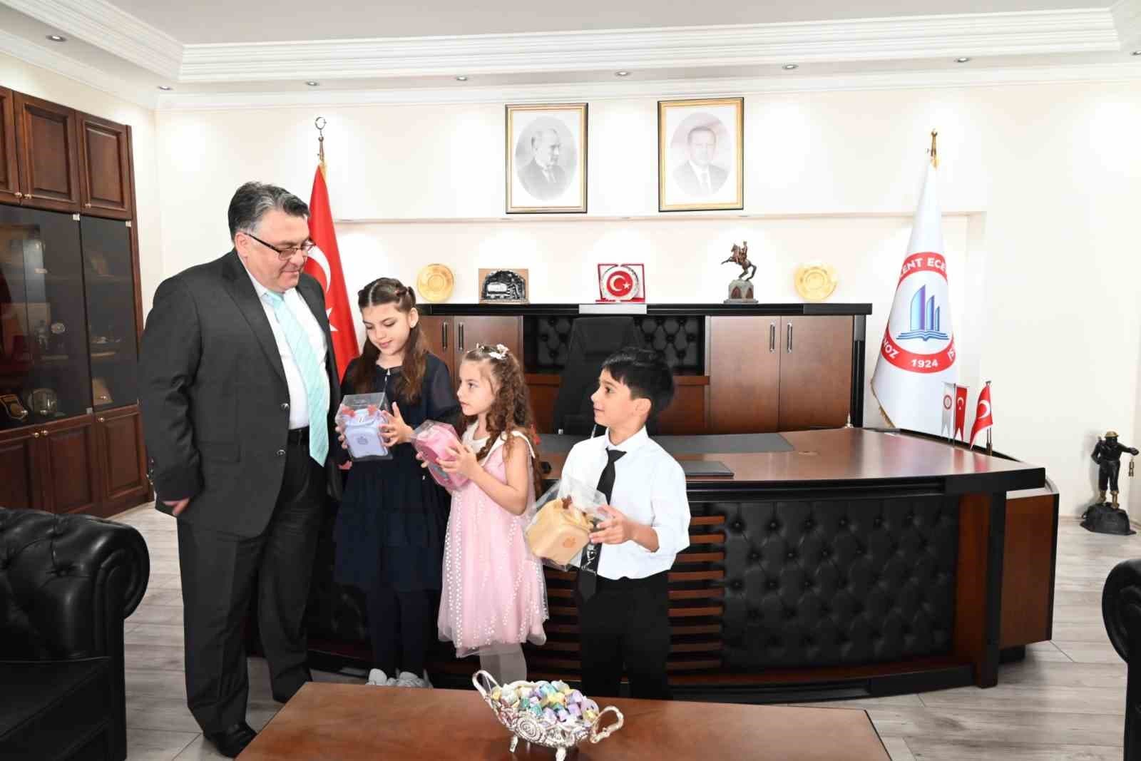 BEUN Rektörü Özölçer, 23 Nisan’da makamını miniklere devretti