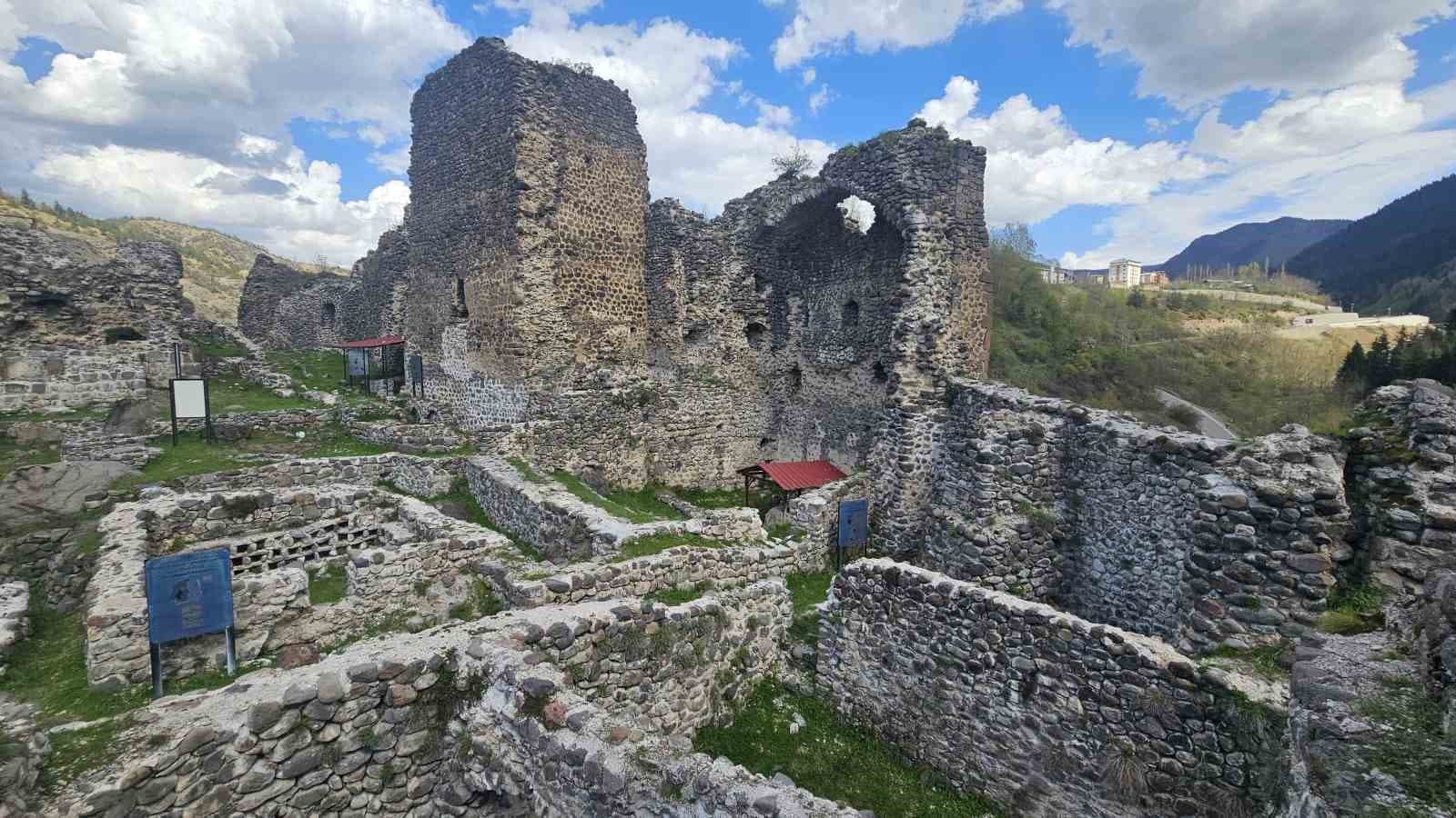 Şavşat Kalesi havadan görüntülendi