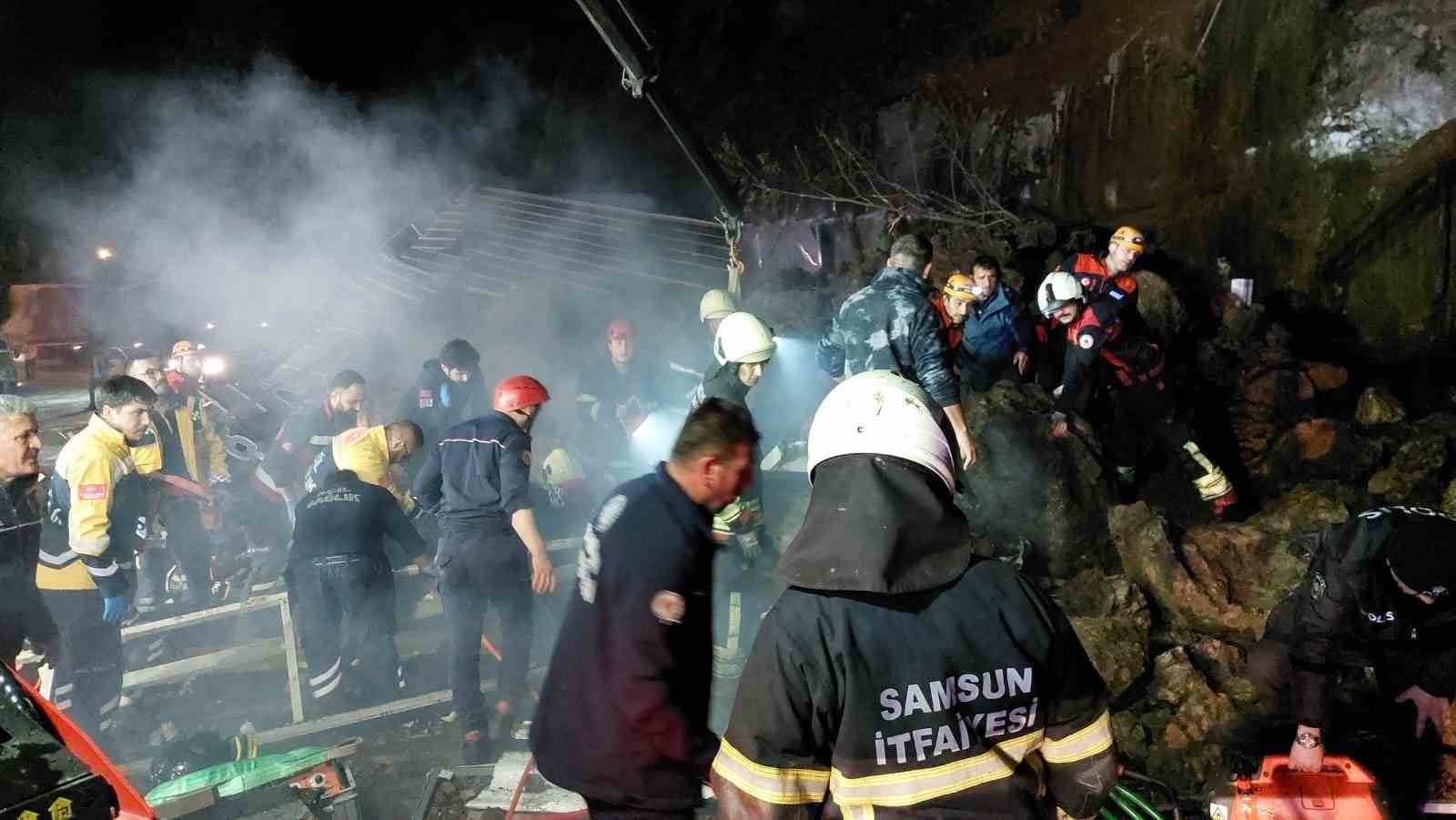 Samsun’da heyelan: Akaryakıt istasyonunda arama-kurtarma çalışması başlatıldı