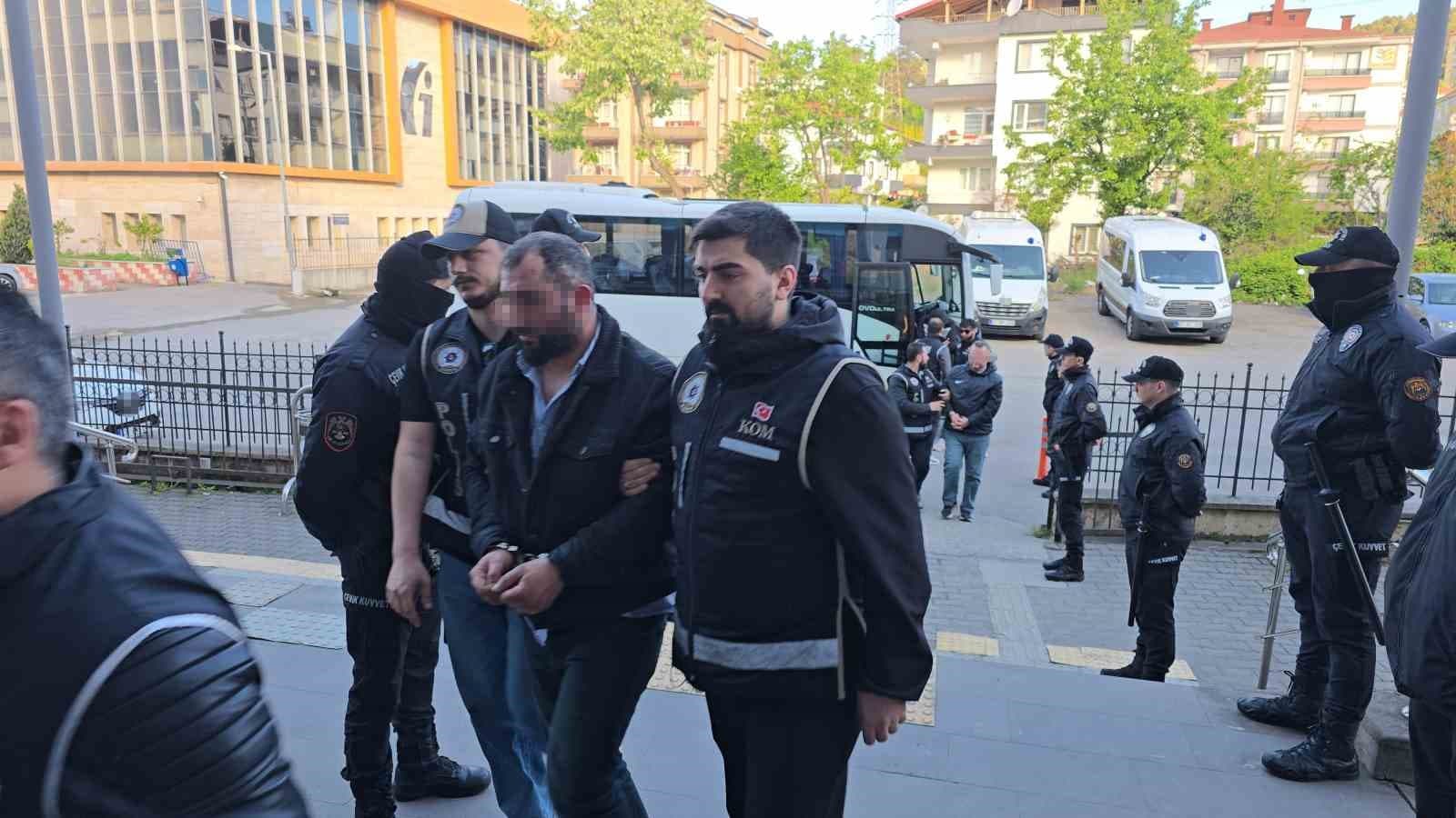 Karadeniz Ereğli’de silah kaçakçılığı operasyonu: 7 şüpheli adliyede