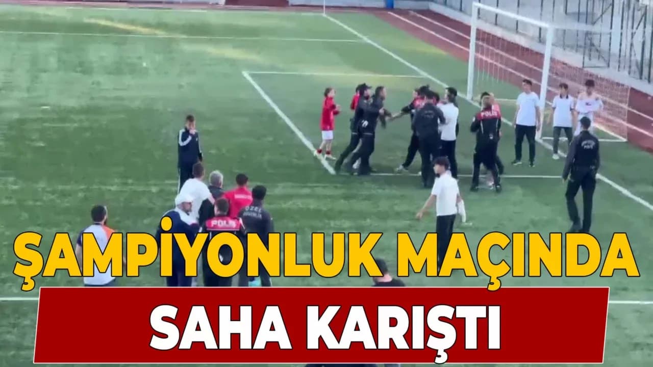 U-15 Futbol Ligi şampiyonluk maçında saha karıştı