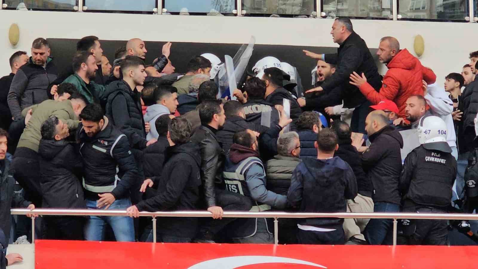 Play-Off maçında polise mukavemette bulunan 3 şüpheliye adli işlem, 27 kişiye seyirden men cezası