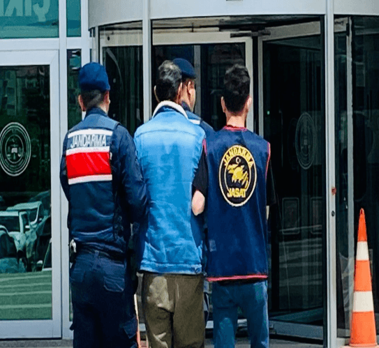 Ormanlık alanda saklanan cinsel istismar suçlusu JASAT tarafından yakalandı