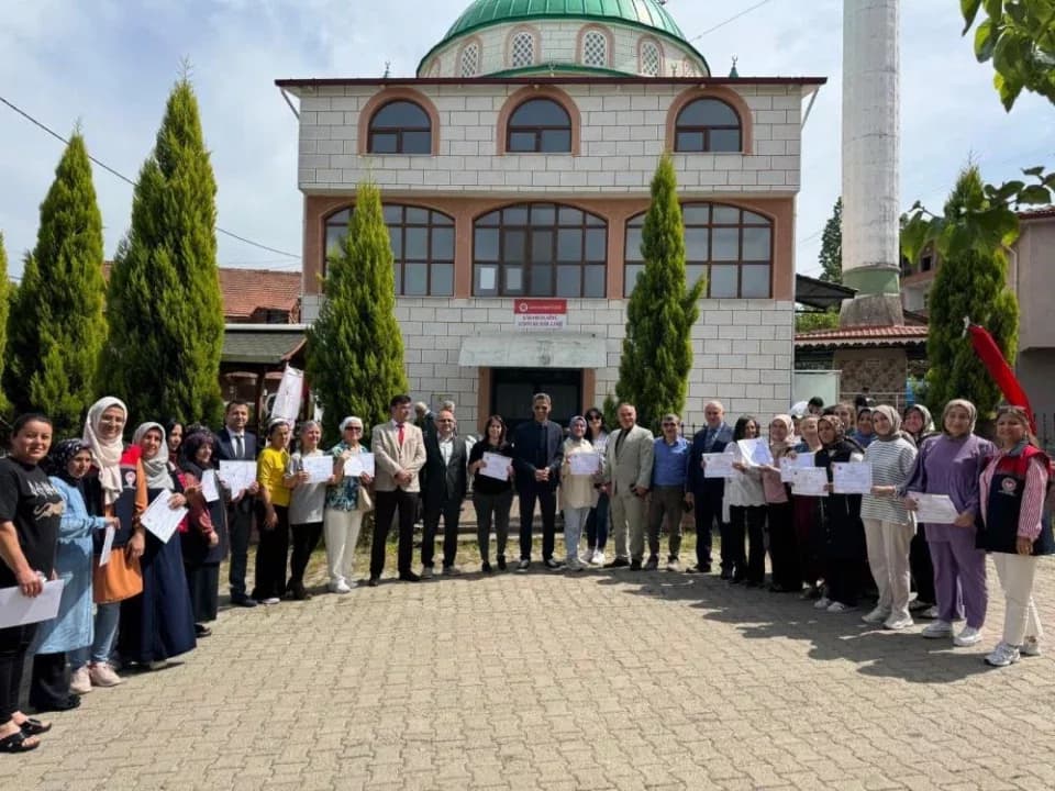 Çaycuma'da 35 kadın seracılık belgesi aldı