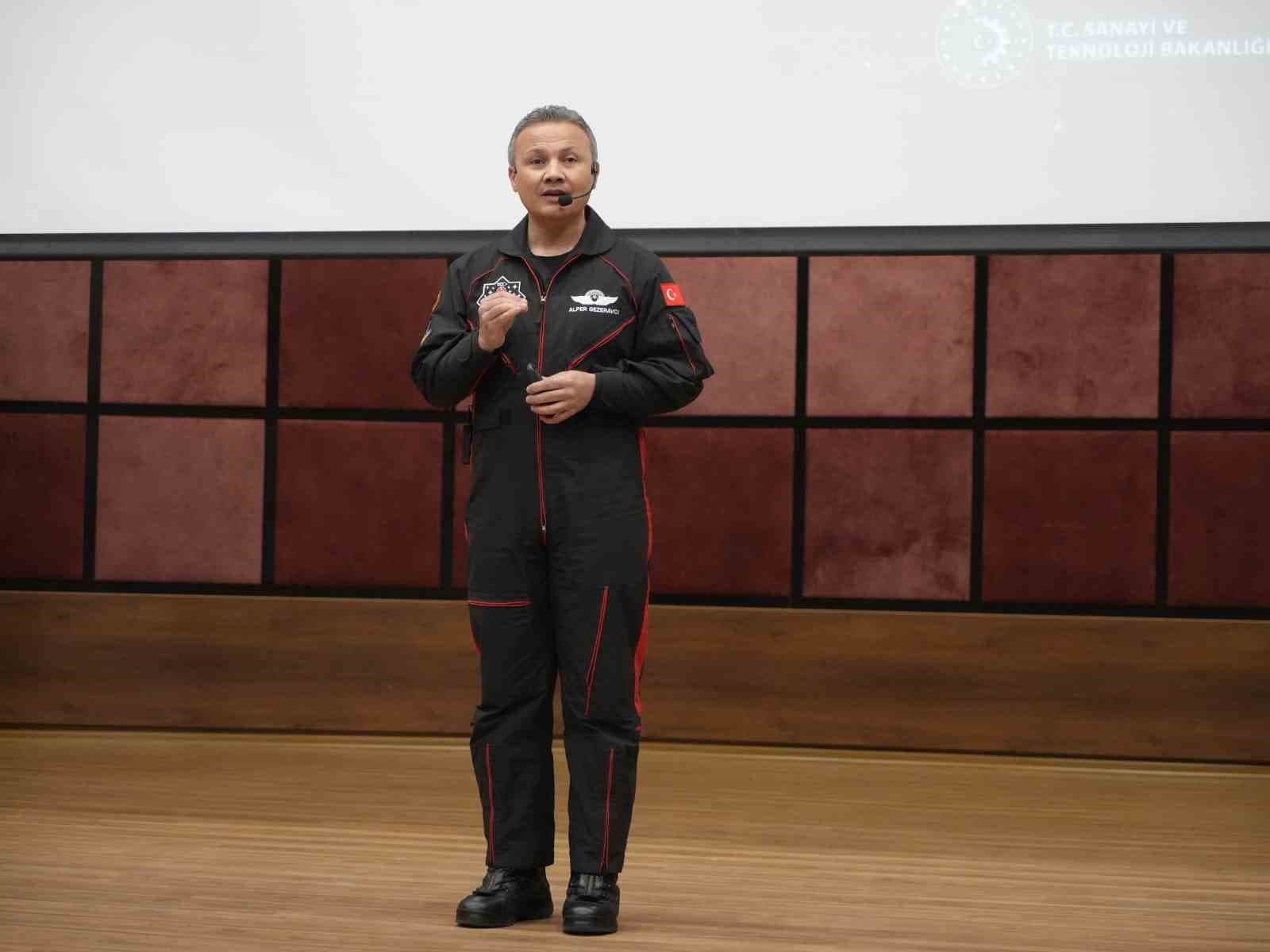 Astronot Alper Gezeravcı: "Uzay alanında ciddi çalışmaların altına imza atmış milletlerden biriyiz"