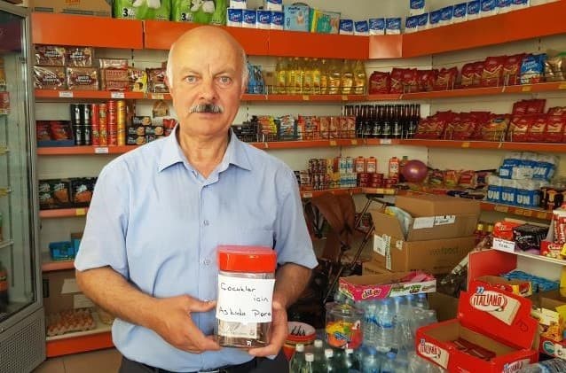 Market sahibi "Askıda Para" ile çocuklara destek oluyor