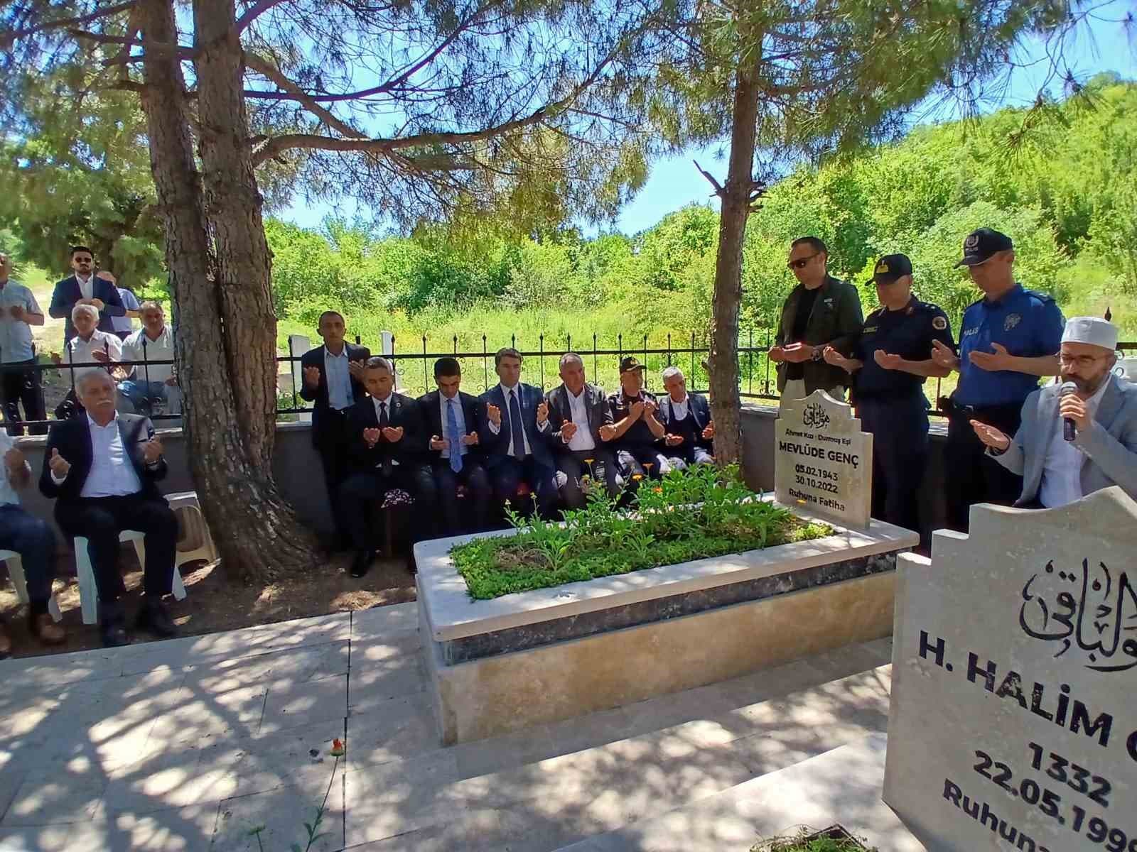 Solingen faciasında hayatını kaybedenler Amasya’da mezarları başında anıldı