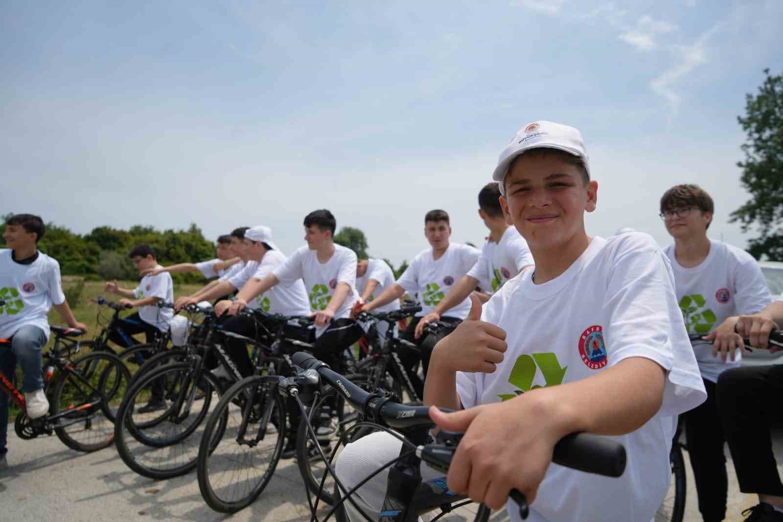 Kızılırmak Deltası’nda pedal çevirerek ’çevre temizliğine’ dikkat çektiler