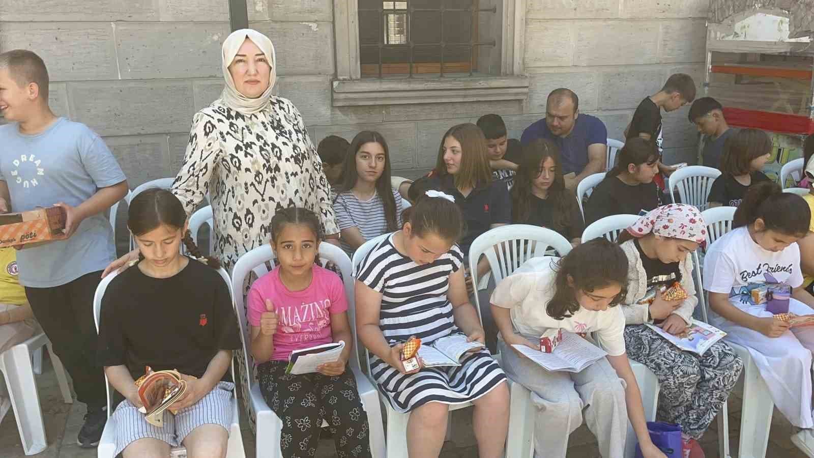 Alaplı ilçe halkının katılımıyla sessiz kitap okuma etkinliği düzenlendi