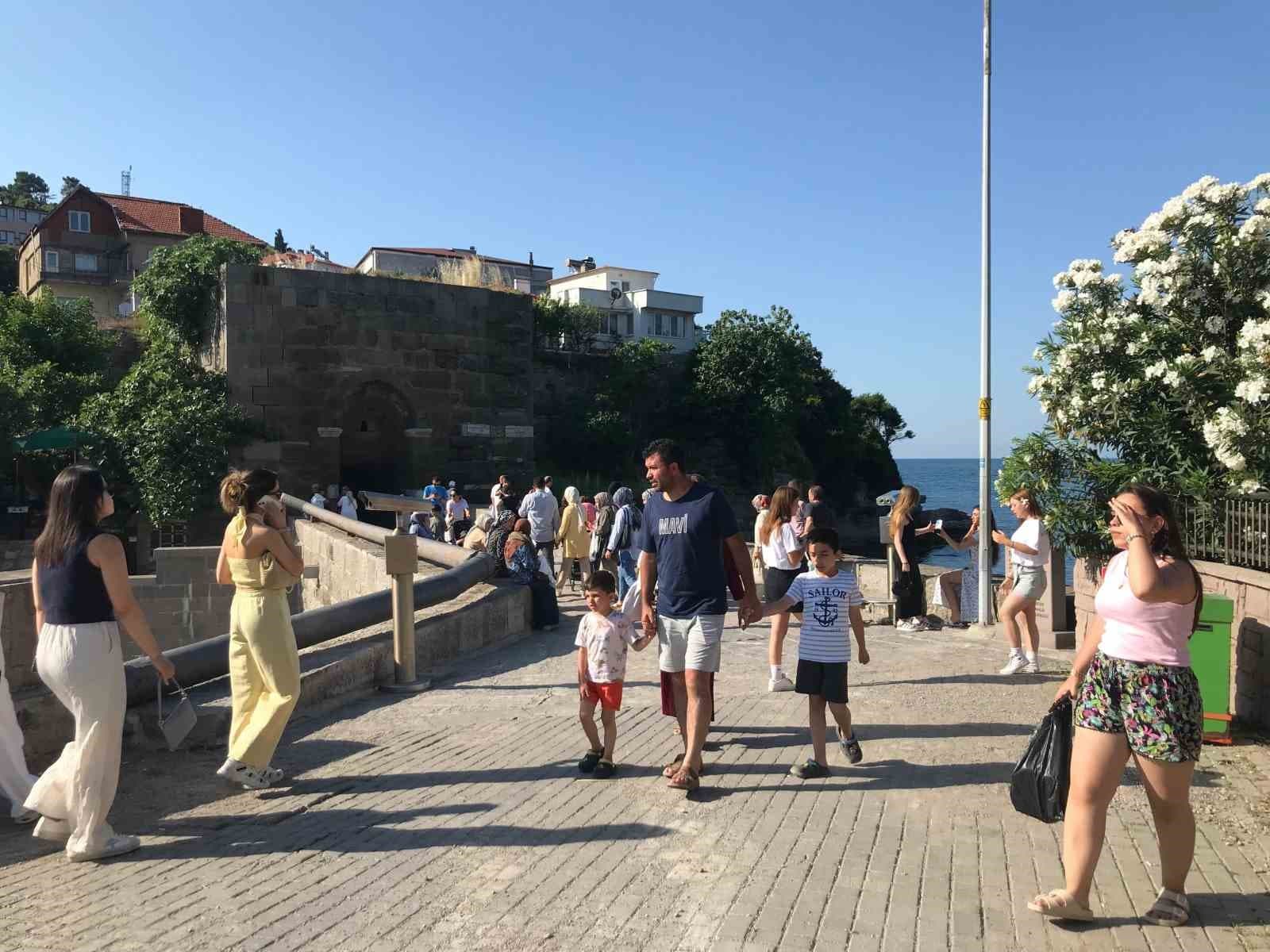 Amasra’da hafta sonu yoğunluğu