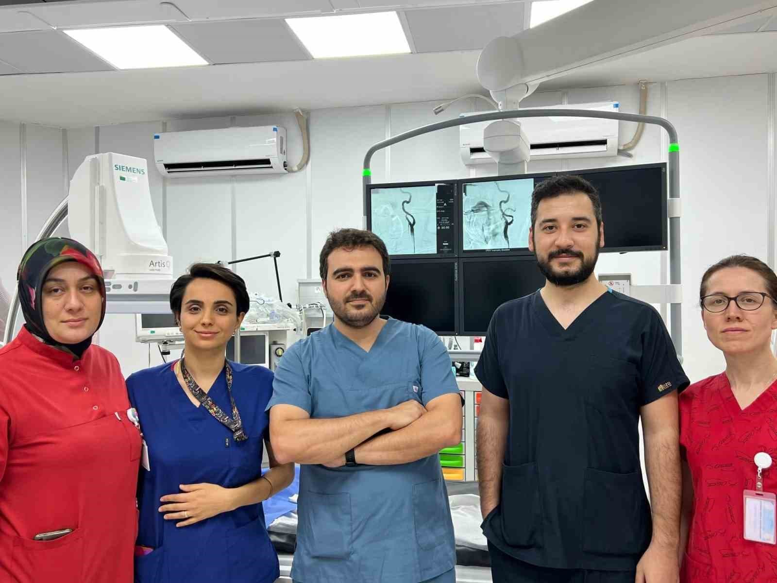 Kastamonu’da şah damarı darlıklarına stentle müdahale başladı