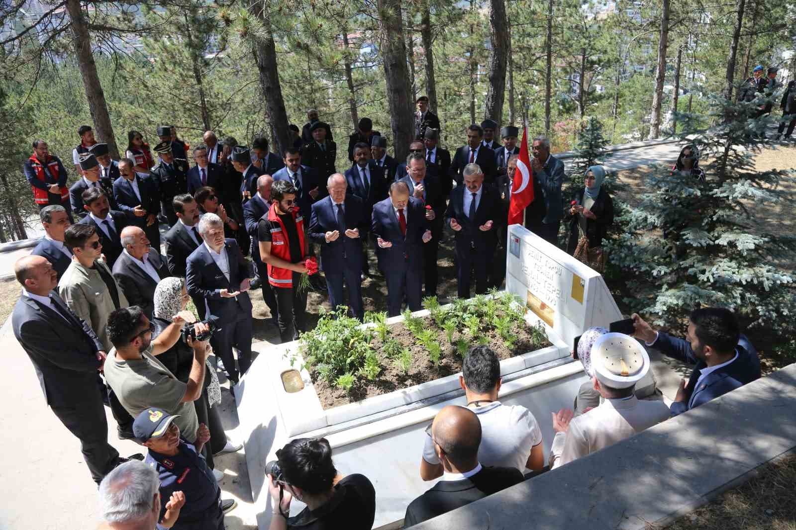 Demokrasi Ve Milli Birlik Günü’nde şehitler dualarla anıldı
