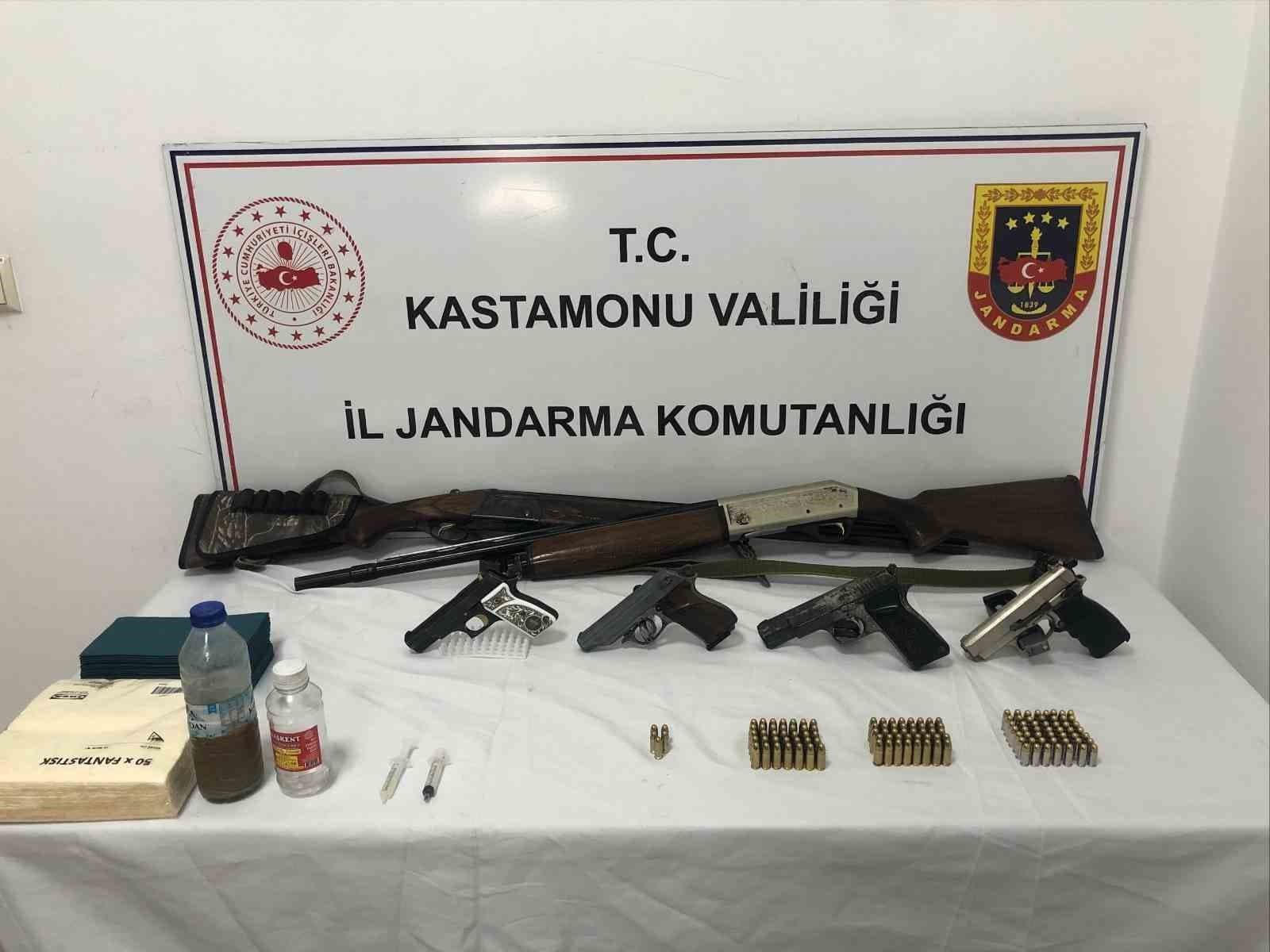 Kastamonu’da silah kaçakçılarına yönelik jandarmadan operasyon: 4 gözaltı