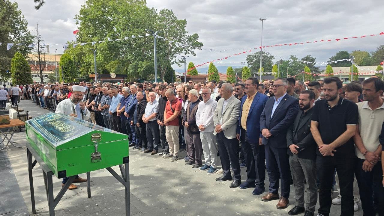 Karadeniz’de boğulan öğretmen son yolculuğuna uğurlandı
