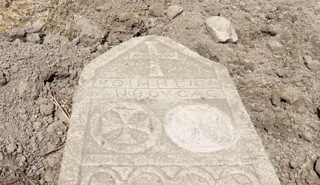 Çorum’da altyapı çalışması sırasında tarihi mezar taşı bulundu