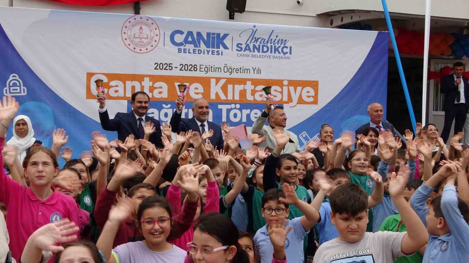 Canik Belediyesi’nden 2 binin üzerinde öğrenciye çanta ve kırtasiye desteği