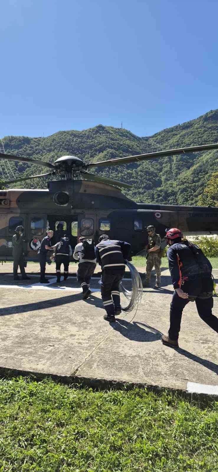 Çoruh Edaş’tan sel felaketinin yaşandığı Artvin’in dağ köylerine helikopterle müdahale