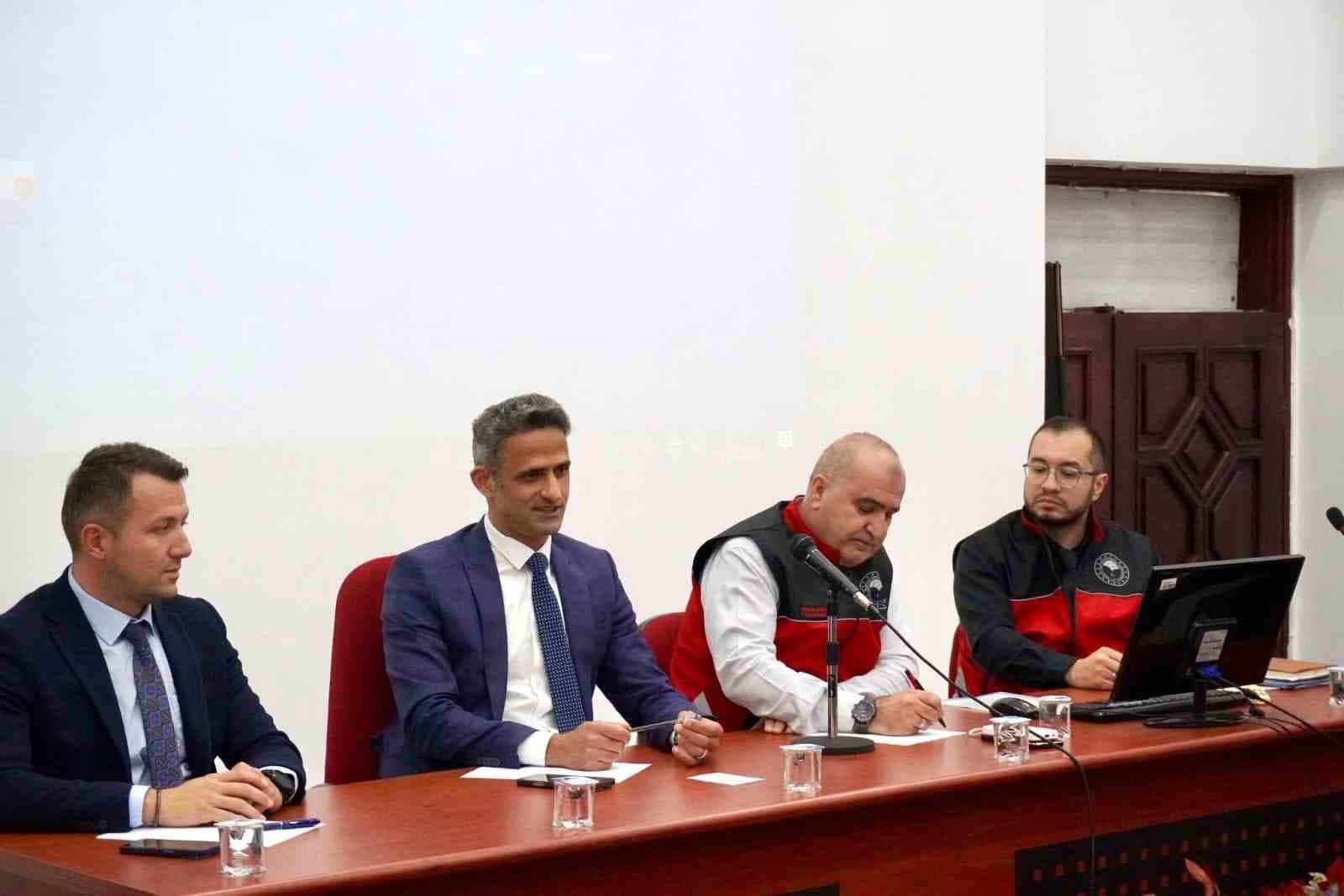 Çaycuma’da kahverengi kokarca böceğiyle mücadele toplantısı yapıldı