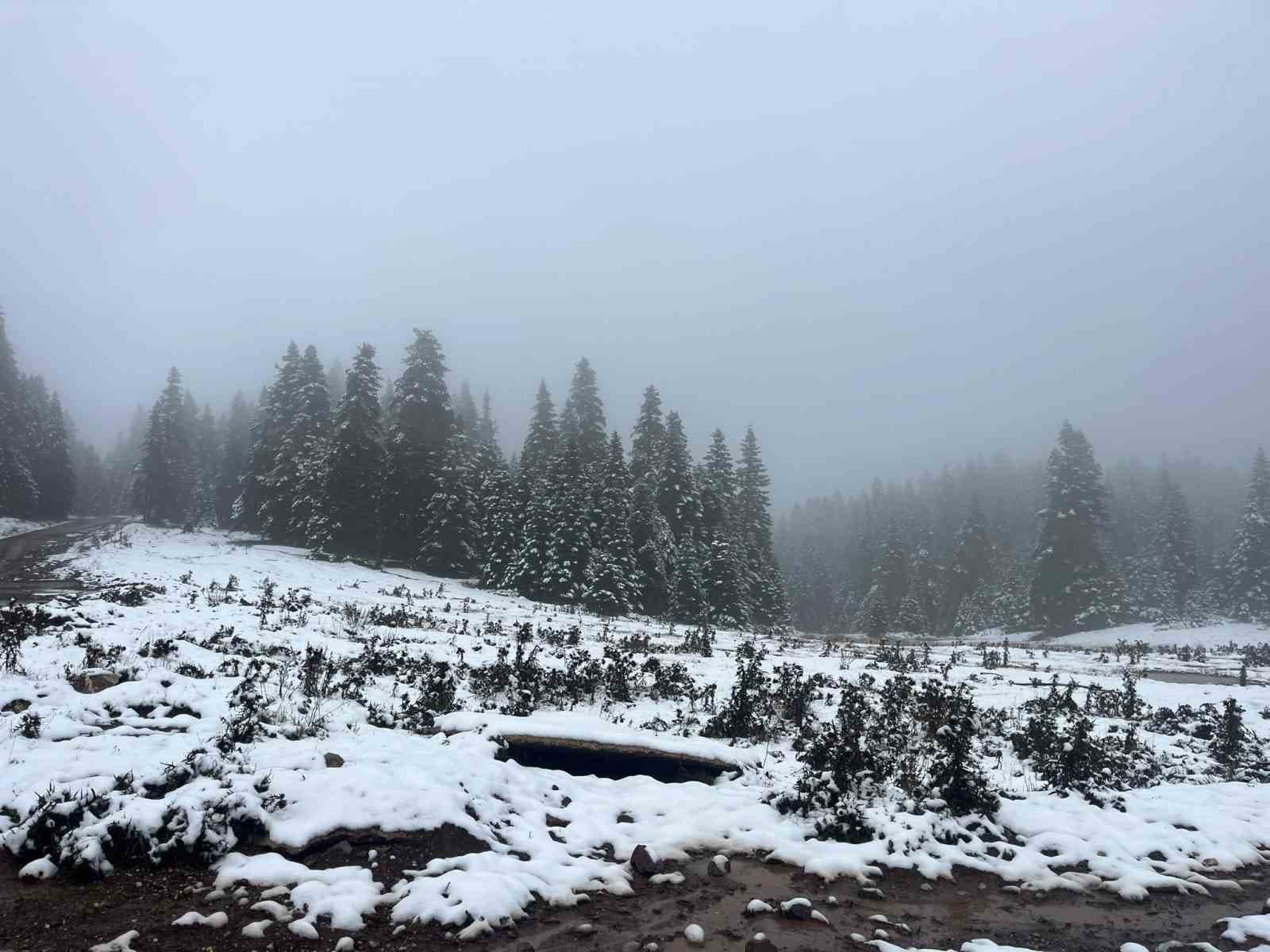 Bolu’nun yüksekleri beyaz örtüyle kaplandı