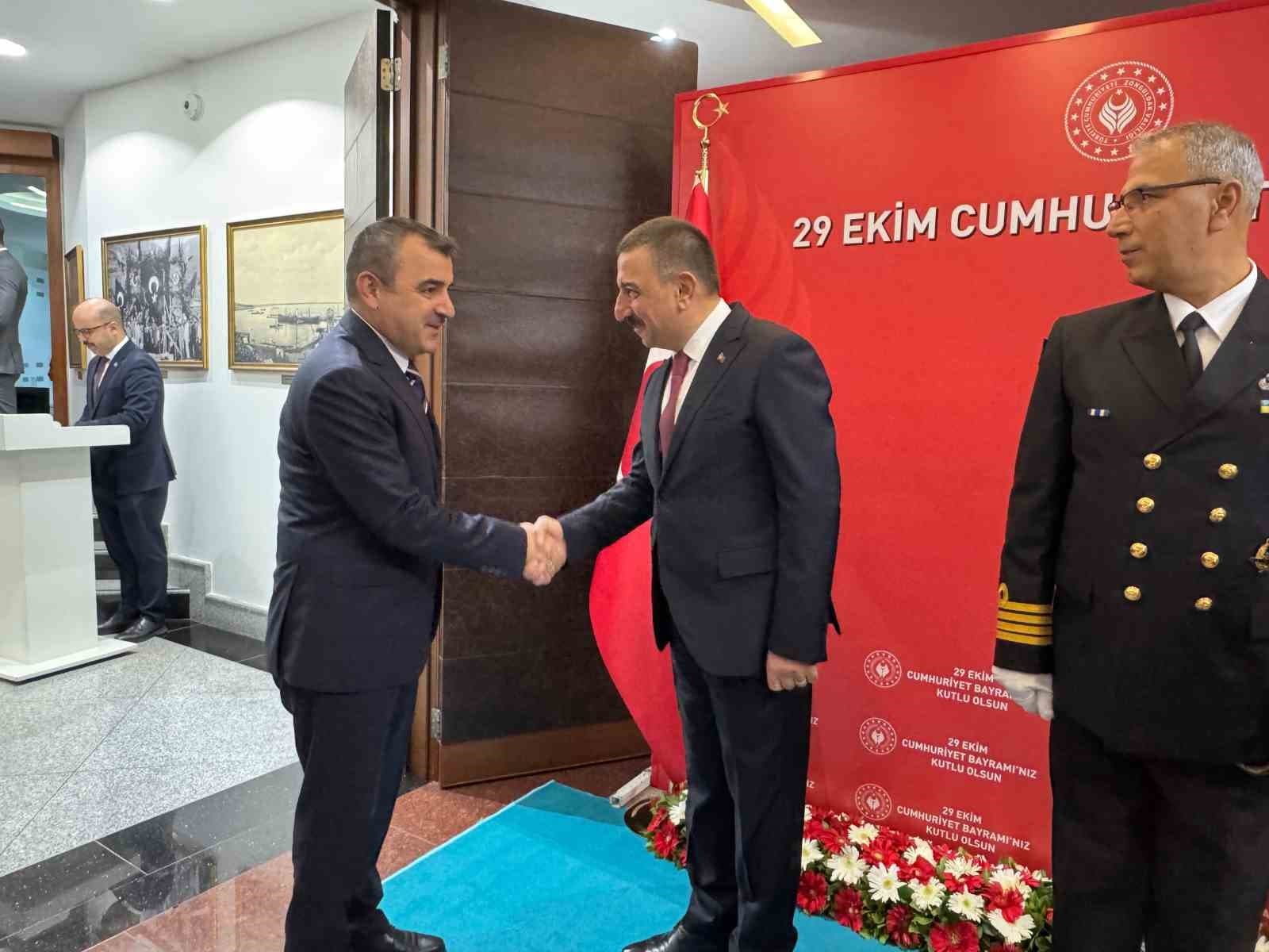 Zonguldak’ta 29 Ekim Cumhuriyet Bayramı tebrikat töreni gerçekleştirildi