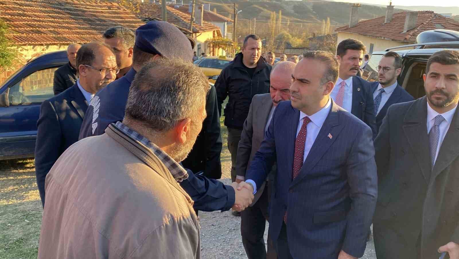 Sanayi ve Teknoloji Bakanı Kacır’dan şehit ailesine taziye ziyareti