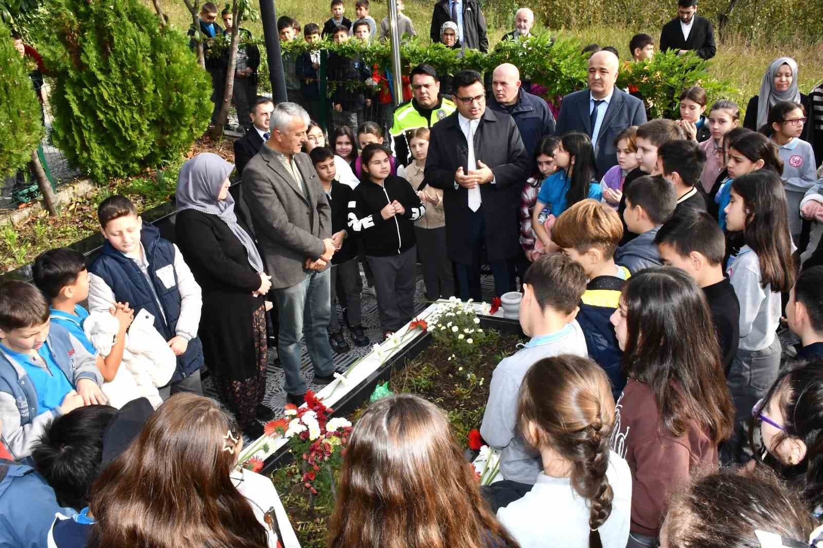5. sınıf öğrencilerinden şehit Recep Turan’ın kabrine anlamlı ziyaret