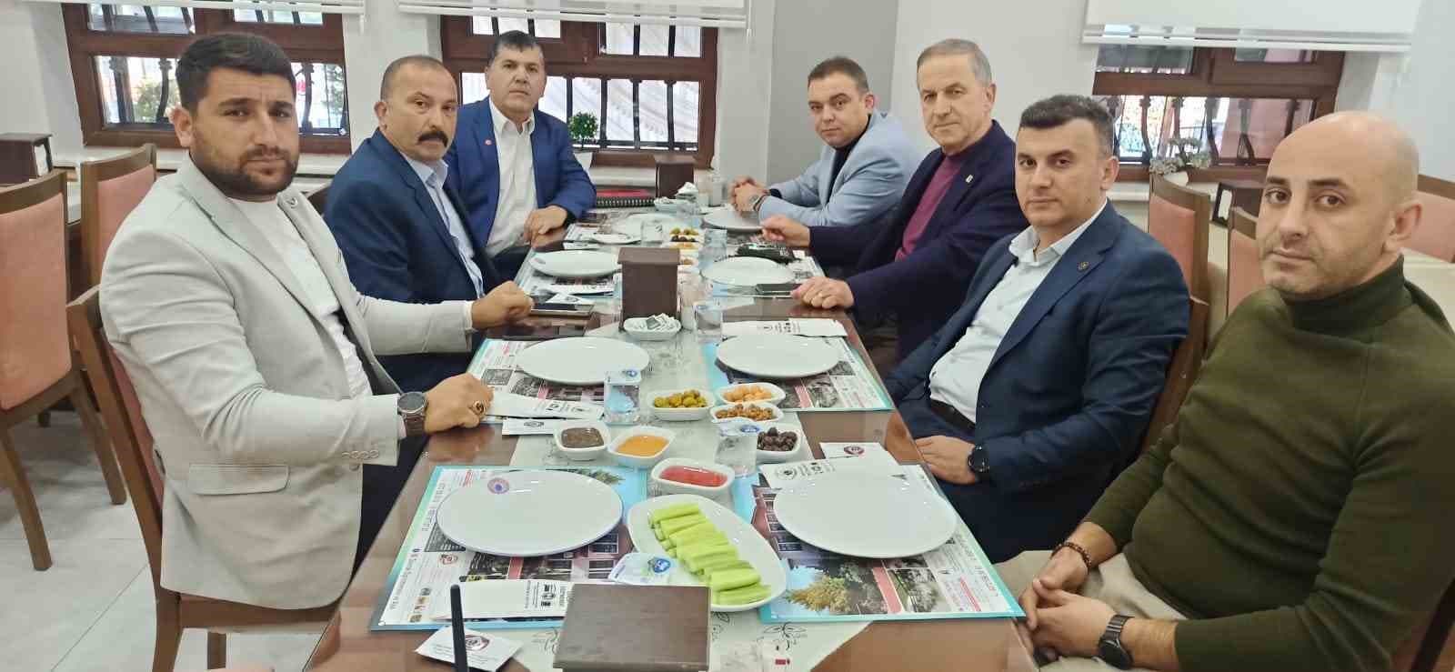 Siyasi parti temsilcileri istişare toplantısında bir araya geldi