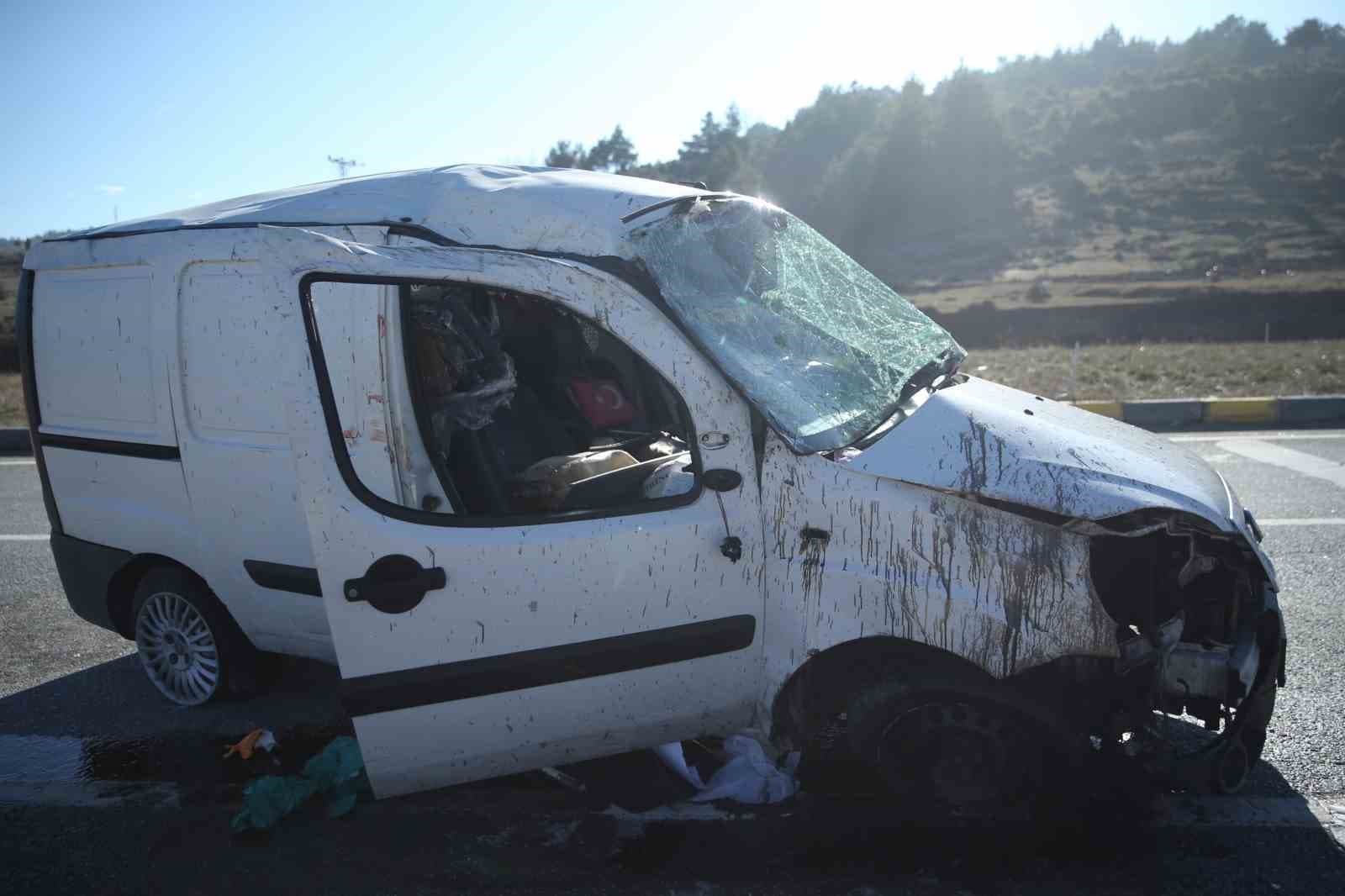 Gizli buzlanma trafik kazalarına sebep oldu: 3 yaralı