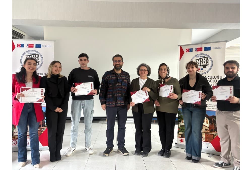 Bin kişiye ev pansiyonculuğunu öğrenerek sertifika aldı
