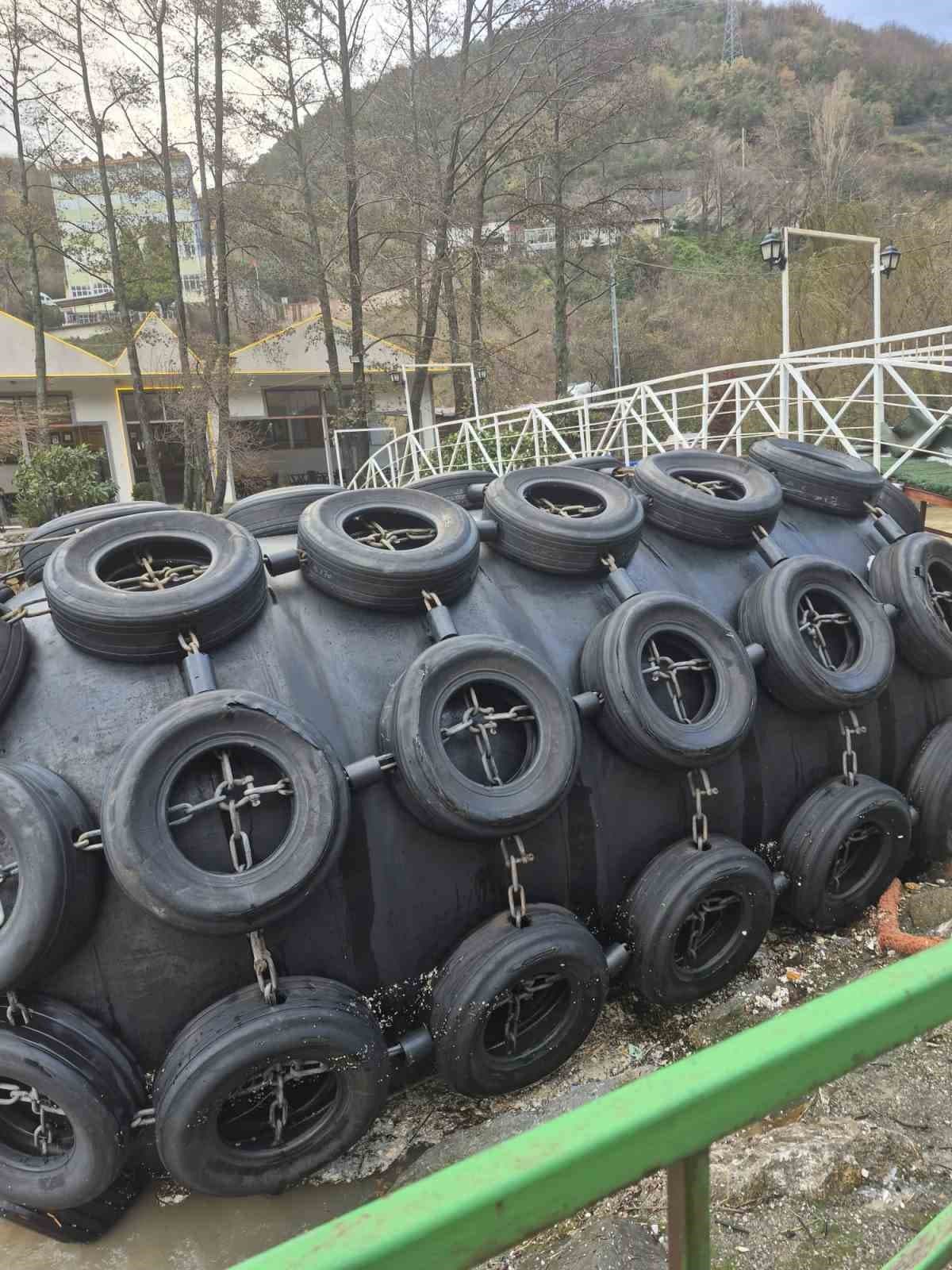 Zonguldak’ta köprüyü tehdit eden dev cisme itfaiye müdahalesi