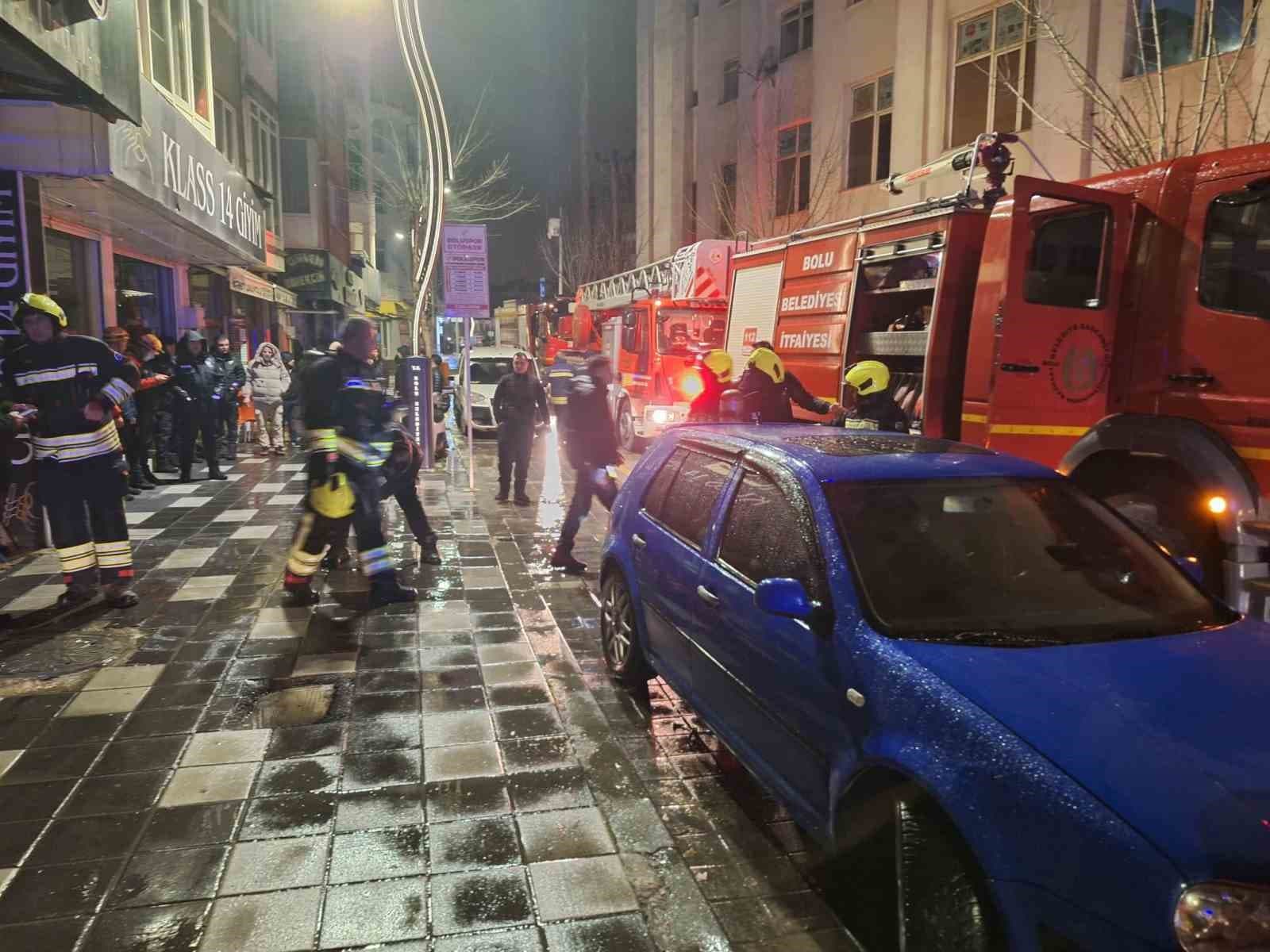 Bolu’da gece saatlerinde korkutan yangın: 2 yaralı