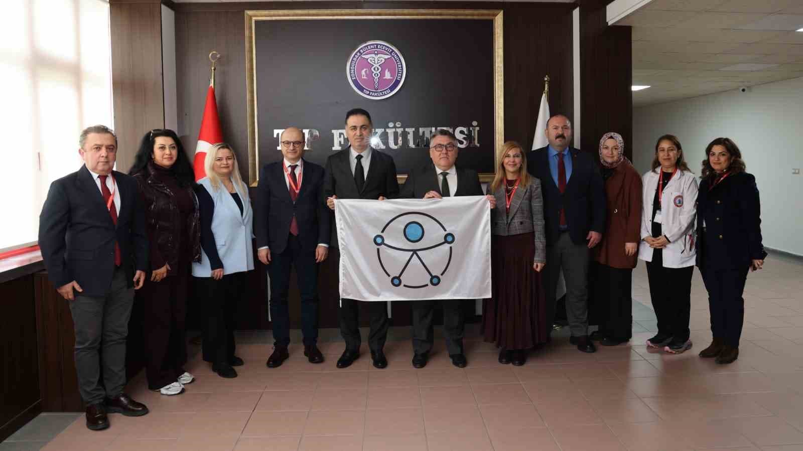 BEUN Tıp Fakültesine "Erişilebilirlik Belgesi" ve "Erişilebilirlik Logolu Bayrak" takdim edildi