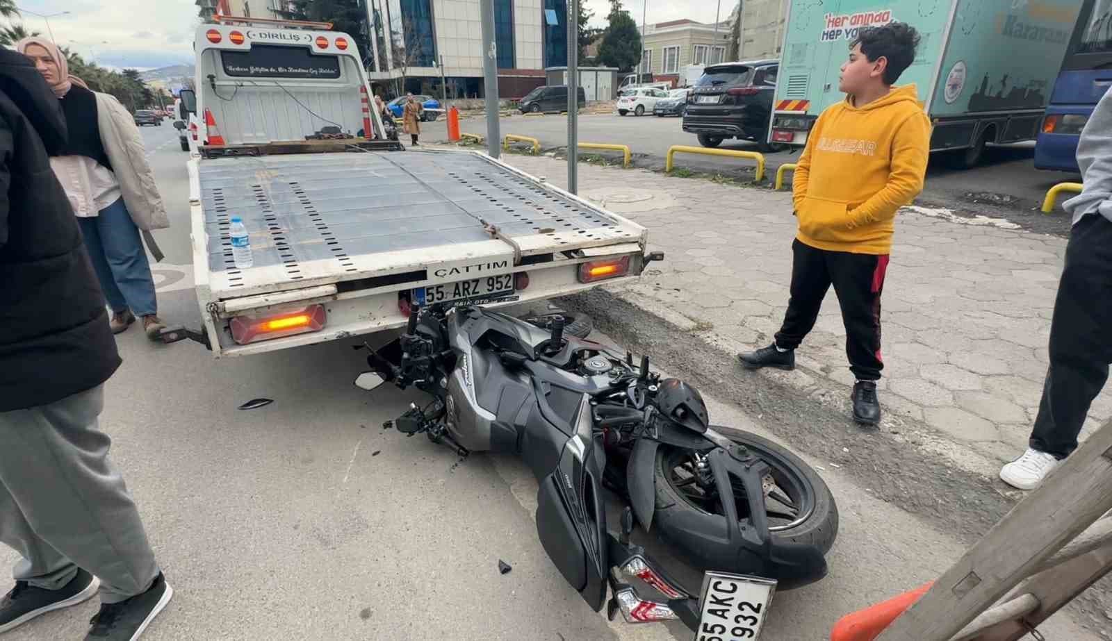 Hafif ticari araç ile çarpışan motosikletin sürücüsü yaralandı