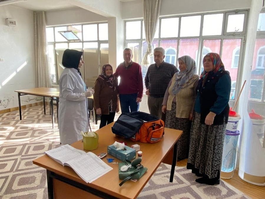 Köyde yaşayan vatandaşlara kanser taramalarının önemi anlatıldı