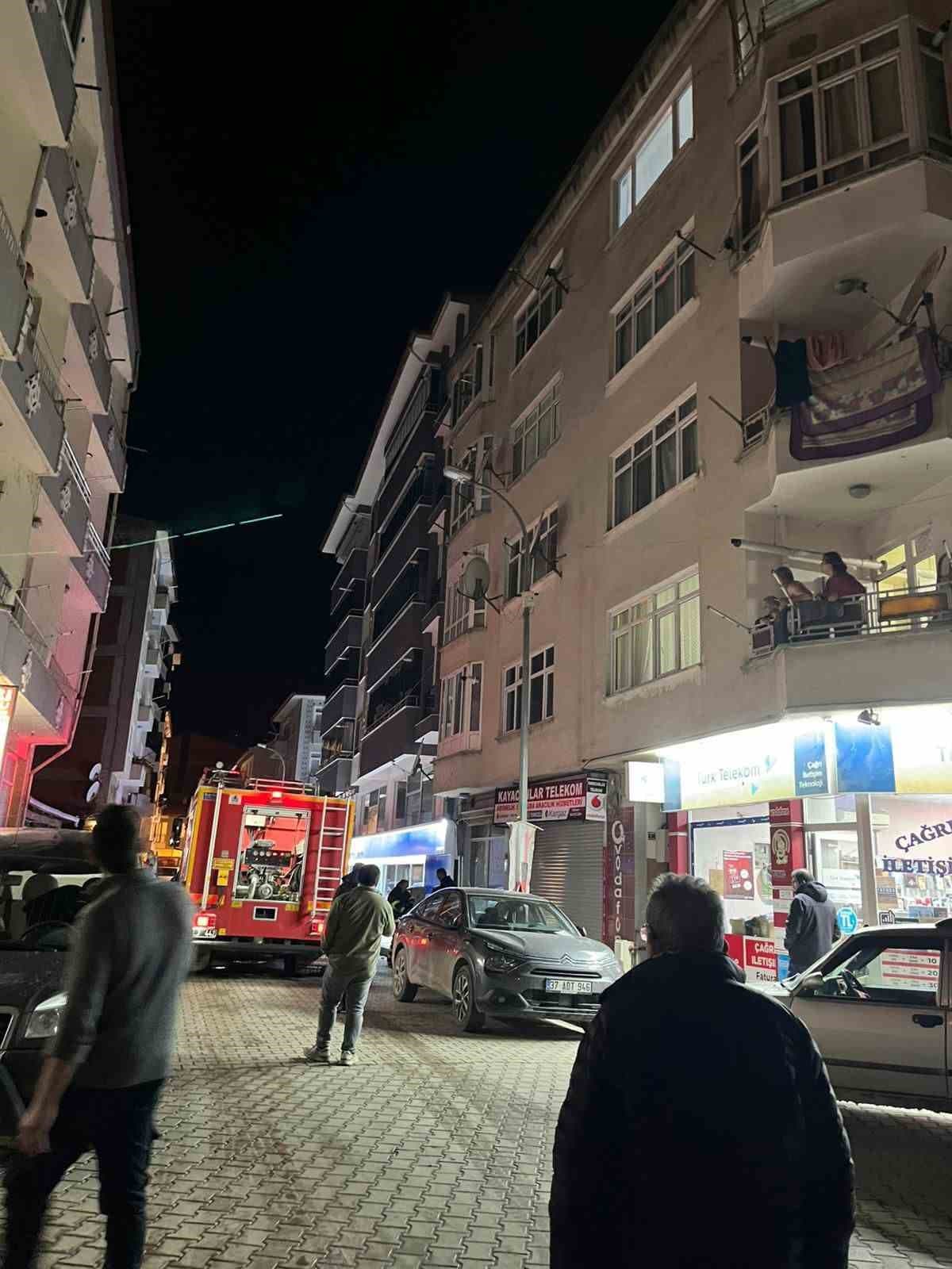 Kastamonu’da korkutan çatı yangını