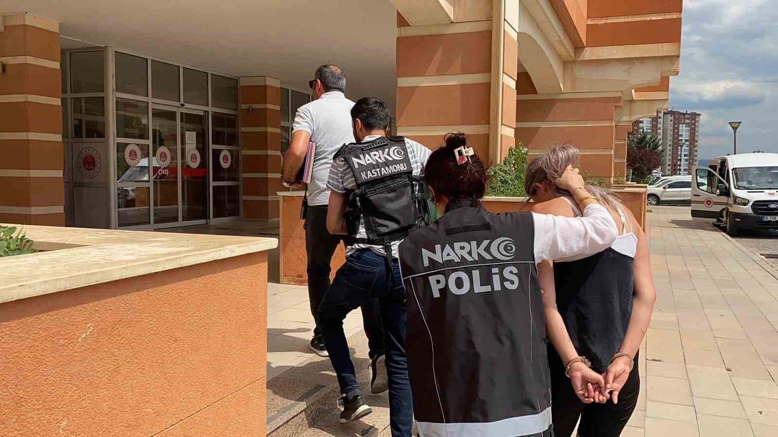 Motosiklette uyuşturucu maddeyle yakalanan sanıklar hakim karşısına çıktı