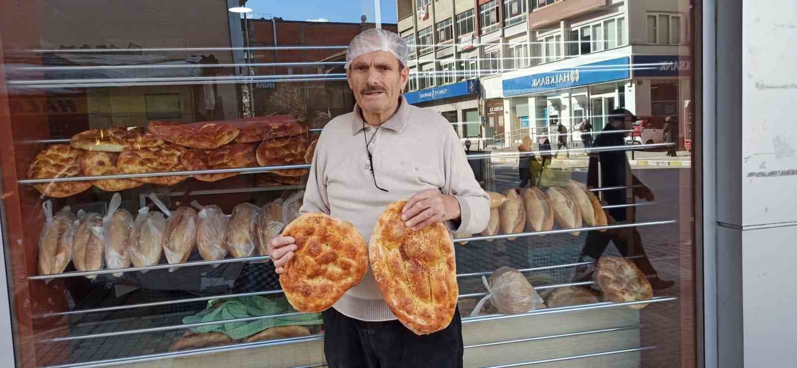 Devrek’te Ramazan pidesi vatandaşların tüketimine sunulmaya başlandı