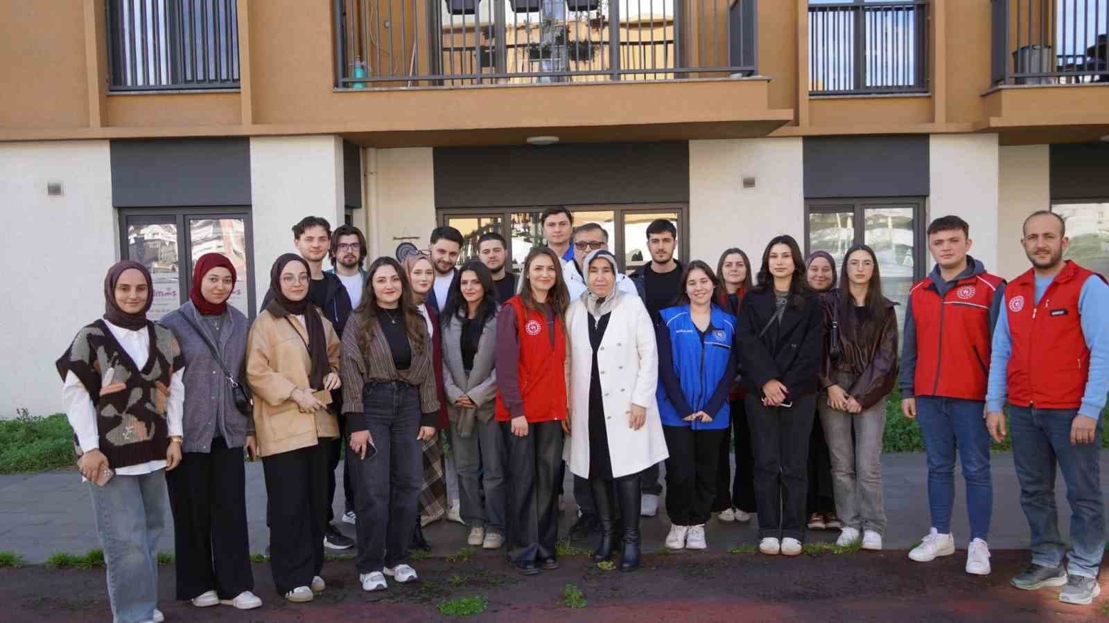 Zonguldak’ta üniversite öğrencileri geleceğe mektup yazdı