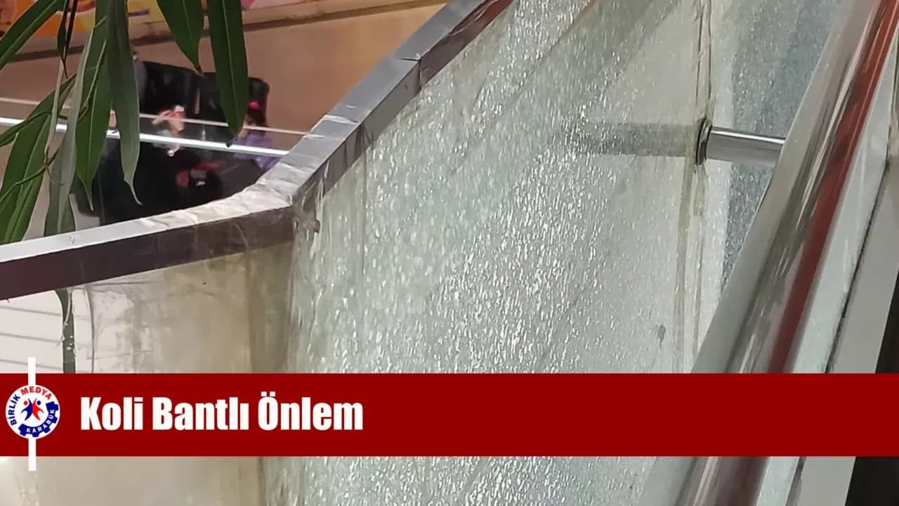 Karabük’te AVM’de cam korumalıklara koli bantlı önlem