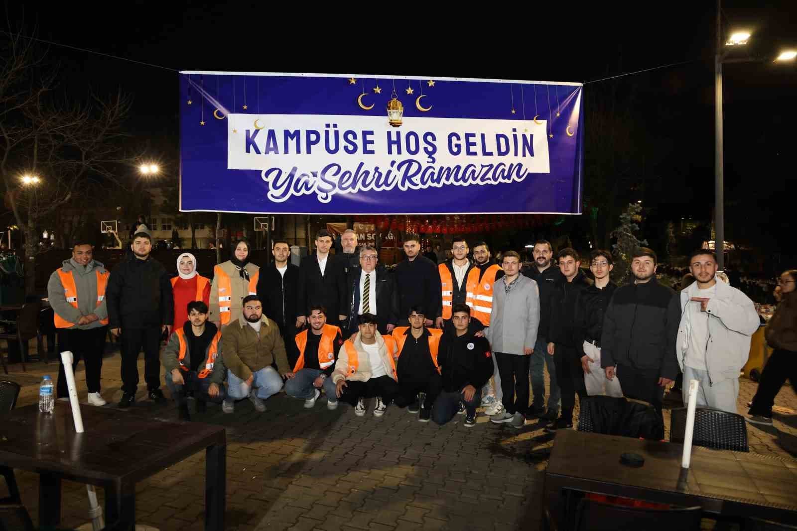 BEUN’da Rektör Özölçer öğrencilerle iftar sofrasında buluştu